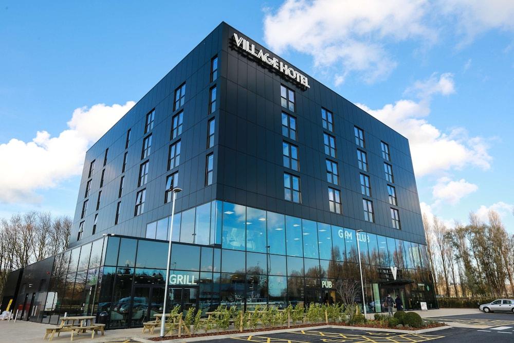 Village Hotel Портсмът Екстериор снимка