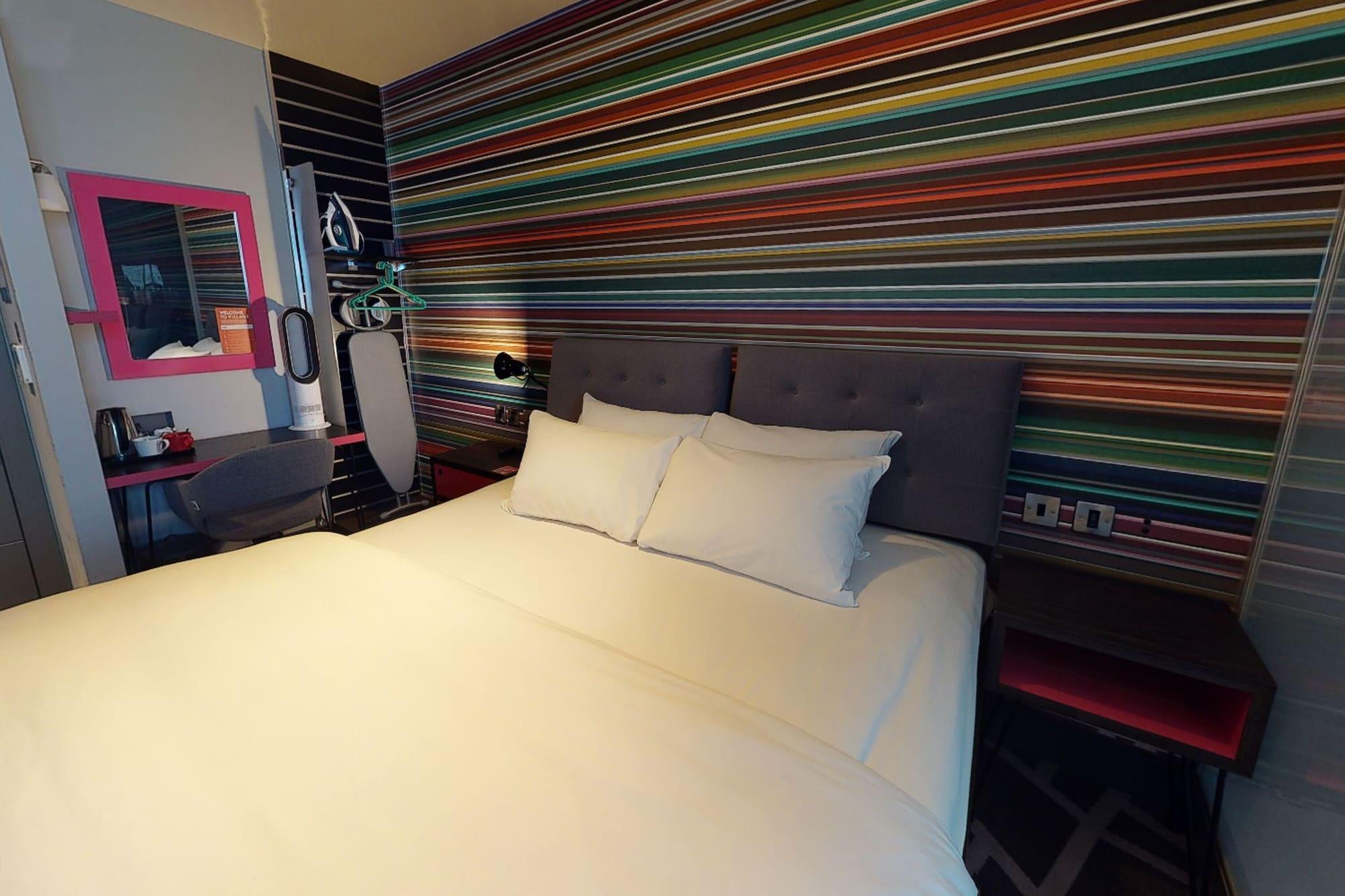 Village Hotel Портсмът Екстериор снимка
