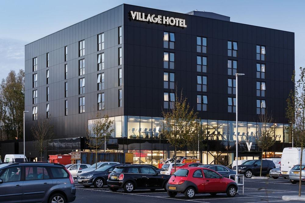 Village Hotel Портсмът Екстериор снимка